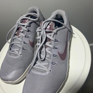 Nike Women's Sneakers in Gray and Maroon
